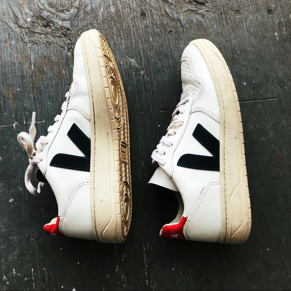 VEJA V-10 sneakers size 6